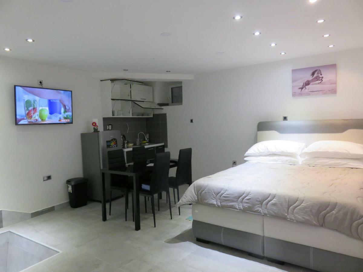 Apartament Đảo Đảo Cres Ngoại thất bức ảnh